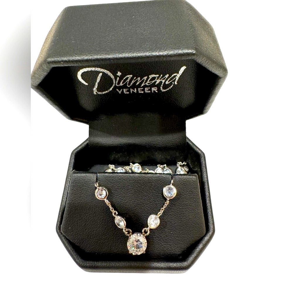 Round Diamond Veneer Solitaire Cubic Zirconia Pendant Stations Necklace. NIB